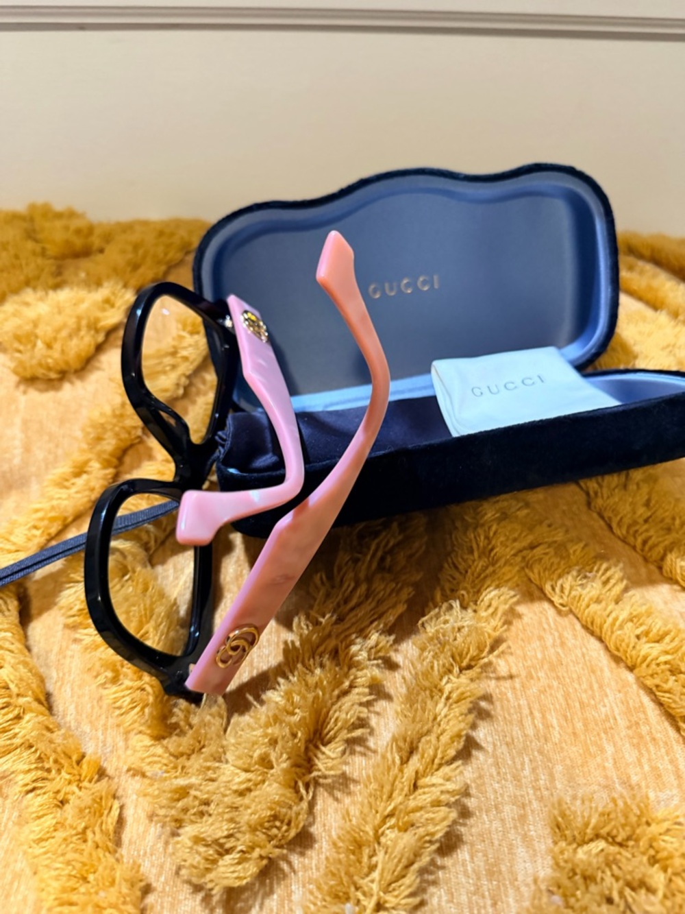 Gucci Mother of Pearl PinkFrames. - Picture 3 of 4